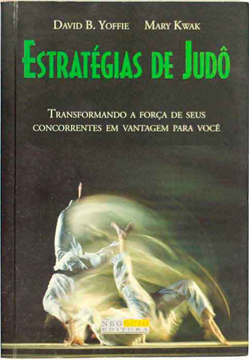 Capa de ESTRATÉGIAS DE JUDÔ: TRANSFORMANDO A FORÇA DE SEUS CONCORRENTES EM VANTAGEM PARA VOCÊ David B. Yoffie e Mary Kwak 
